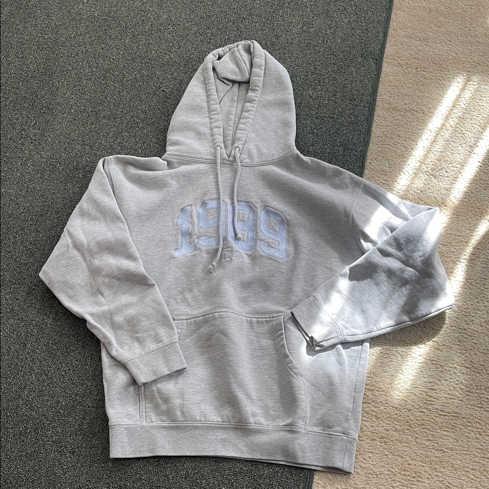 Taylor Swift Light Gray '1989' Pullover Hoodie